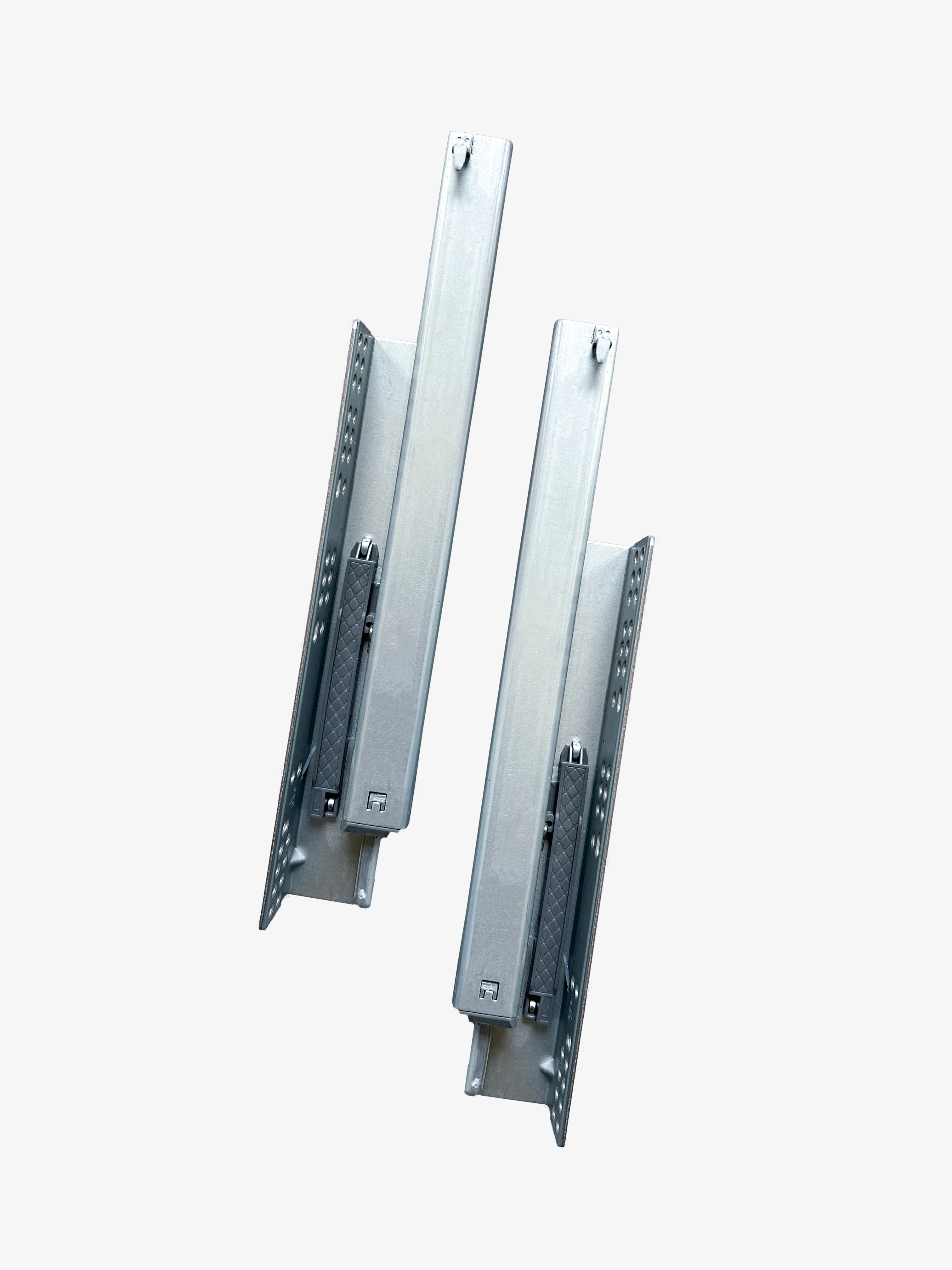 Push-to-Open Undermount Latch